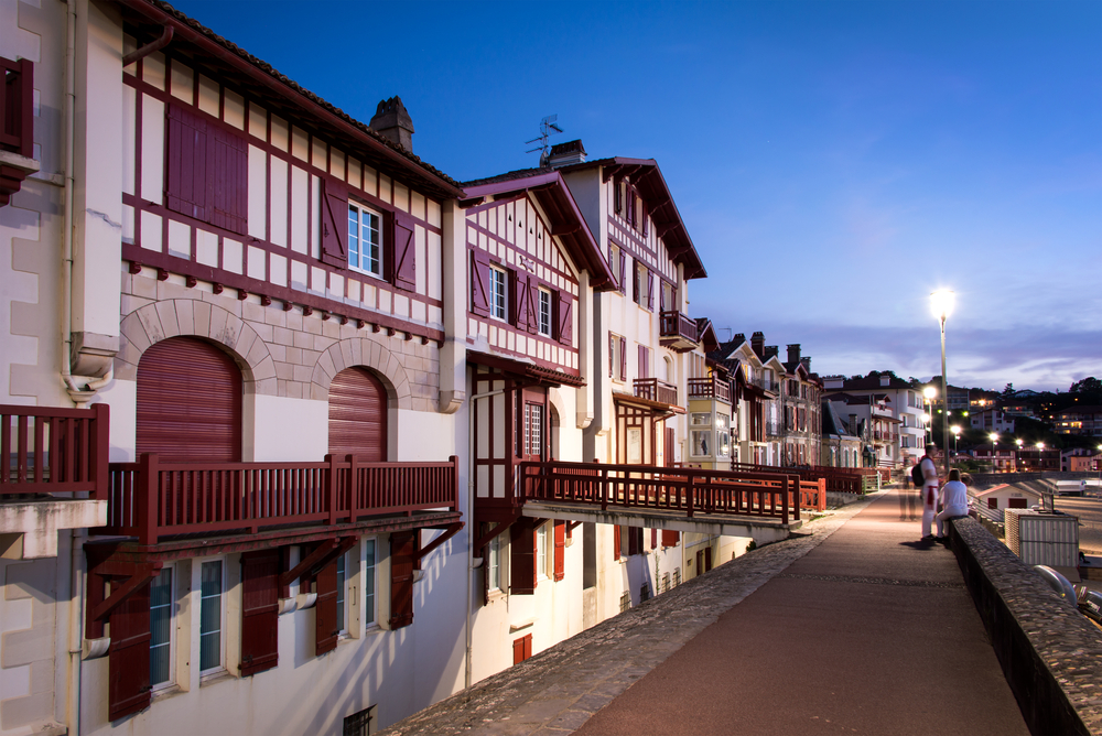 Maison basque : quelles sont les caractéristiques de ce type de maison ?